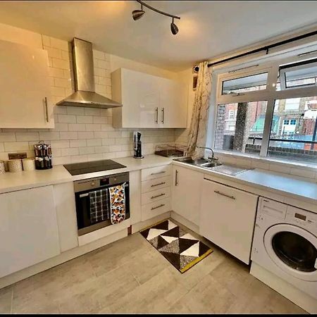Lovely 2Br Suite In Bow, E3 London Eksteriør billede