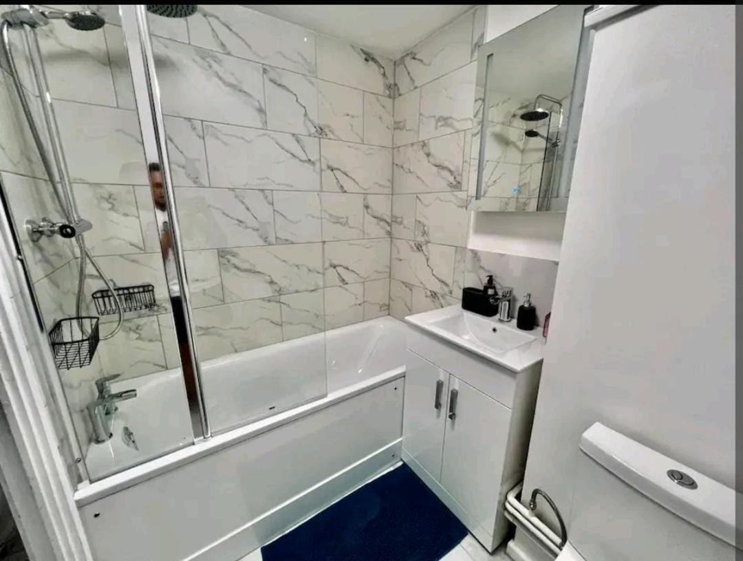 Lovely 2Br Suite In Bow, E3 London Eksteriør billede